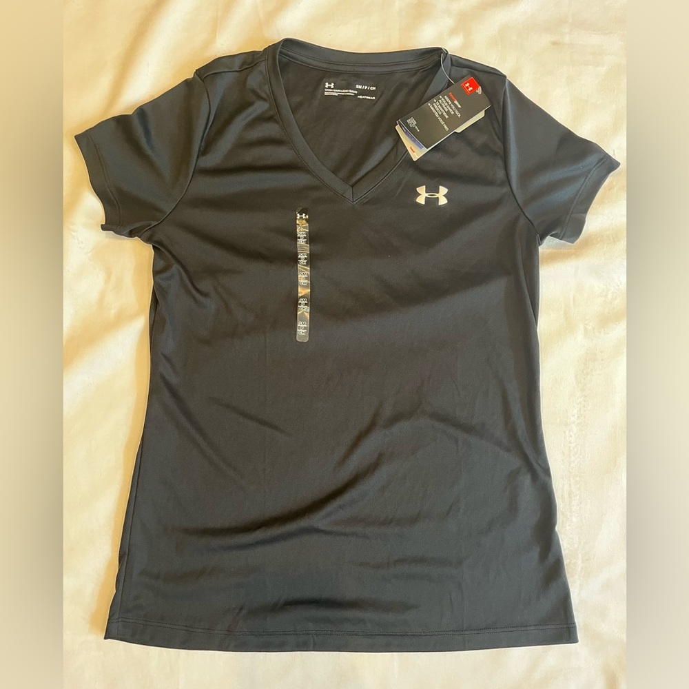 Women’s black short sleeve v neck under armor heat gear shirt. Size small. NWT